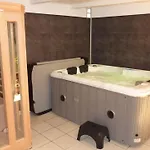 Manoir De La Fabregues Bed and Breakfast Estaing (Aveyron)