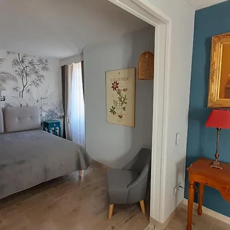 Manoir De La Fabregues B&B 에스탱