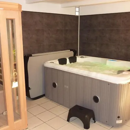 Manoir De La Fabregues B&B 에스탱