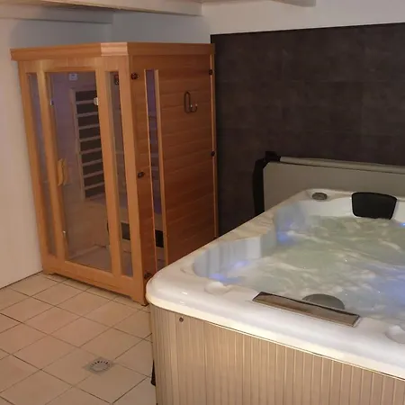 Manoir De La Fabregues B&B 에스탱